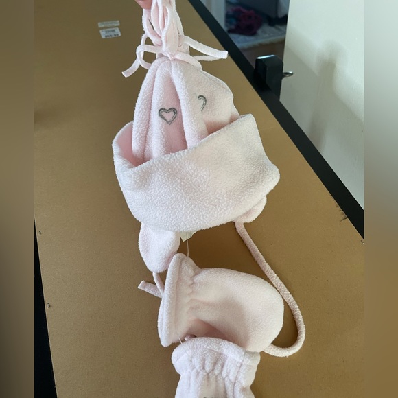 Two pieces Baby girl hats & cloves - Picture 7 of 13